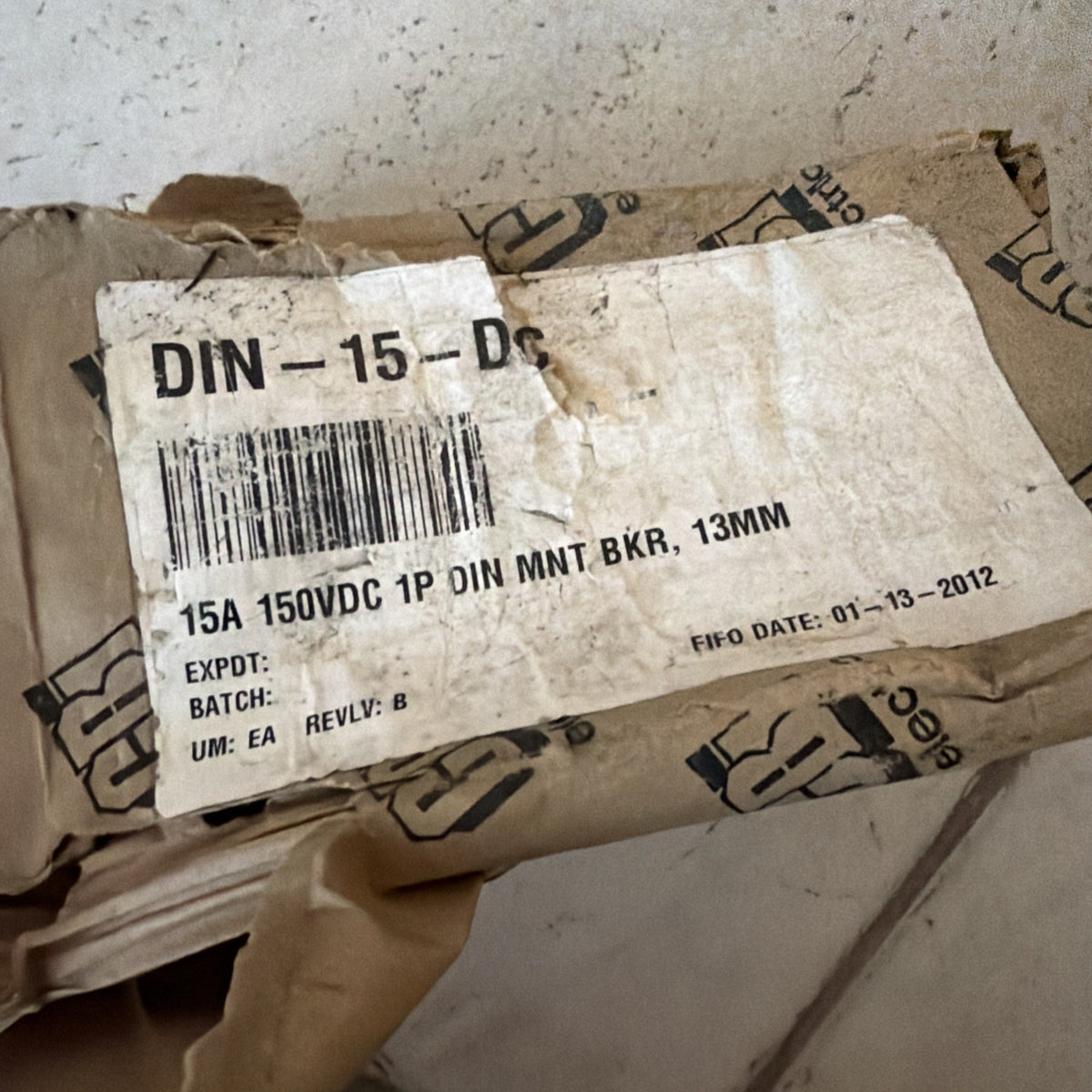 Box of 12 CBI QY-1P-U2-15A 15A 150VDC DIN Rail Circuit Breakers 13mm - New Old Stock