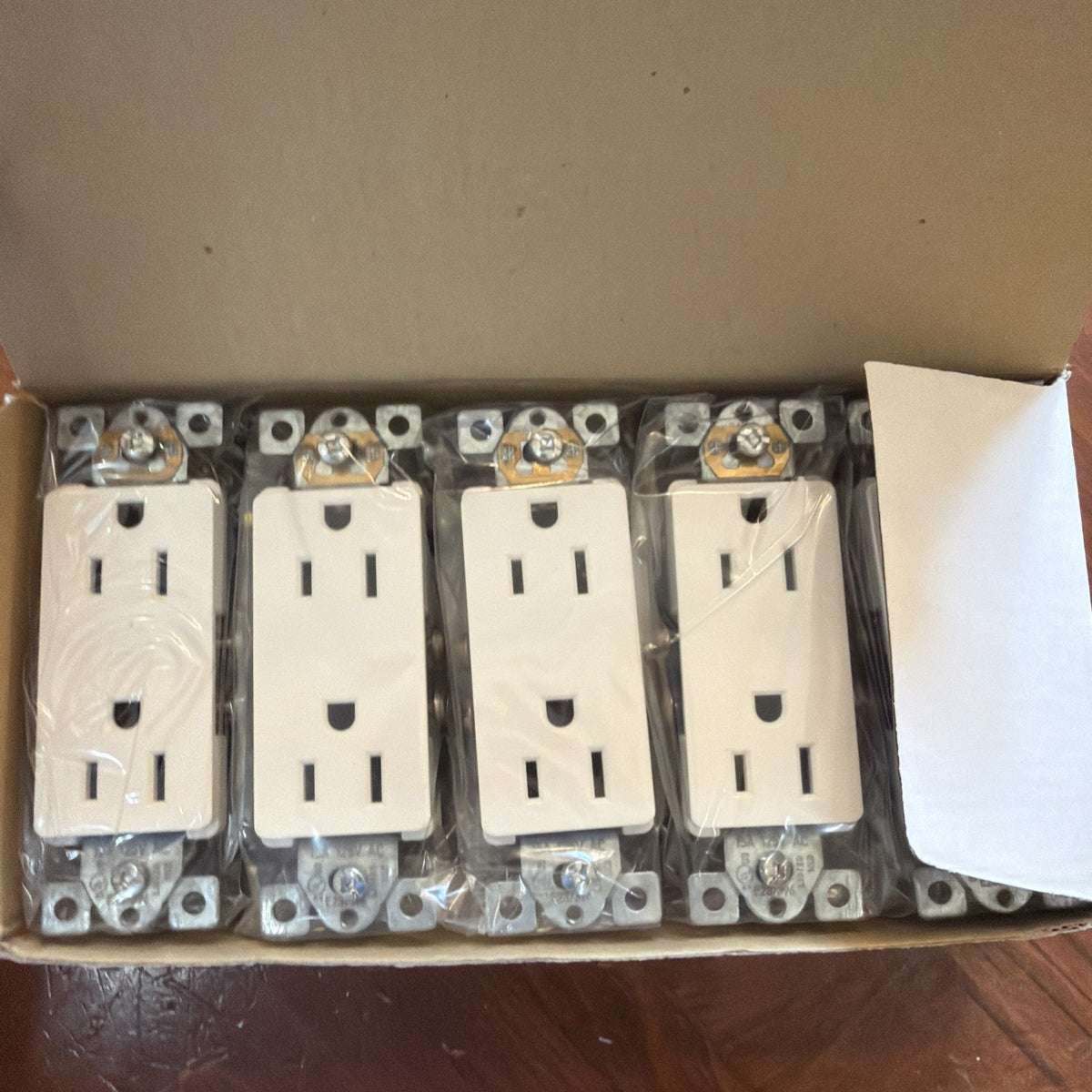 Electrical Lot 10 Decorator Duplex Outlets 15A White and 20 Black 2-Gang Wall Plates