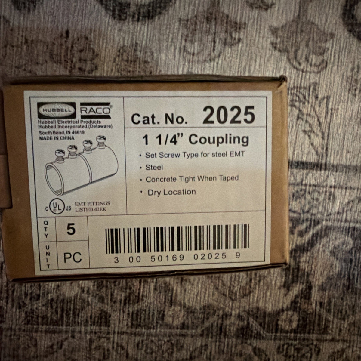Box of 5 Hubbell RACO 2025 1-1/4" EMT Steel Set Screw Conduit Couplings